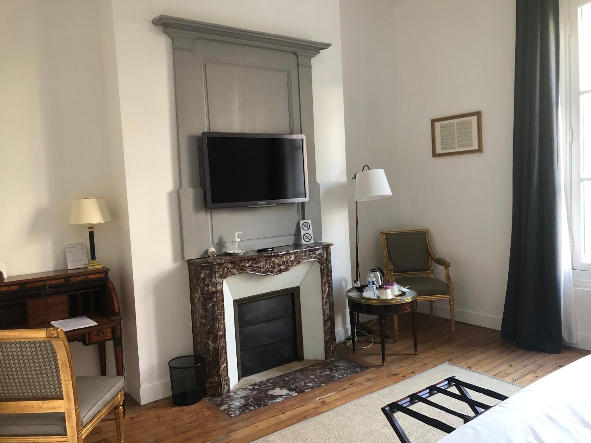 La Grande Carree Bed & Breakfast Saint Cyr sur Loire Ruang foto